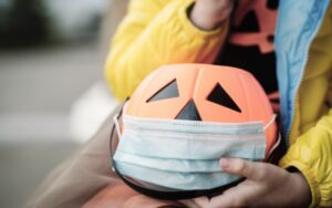 Trick-or-treat jack-o-lantern bucket with face mask