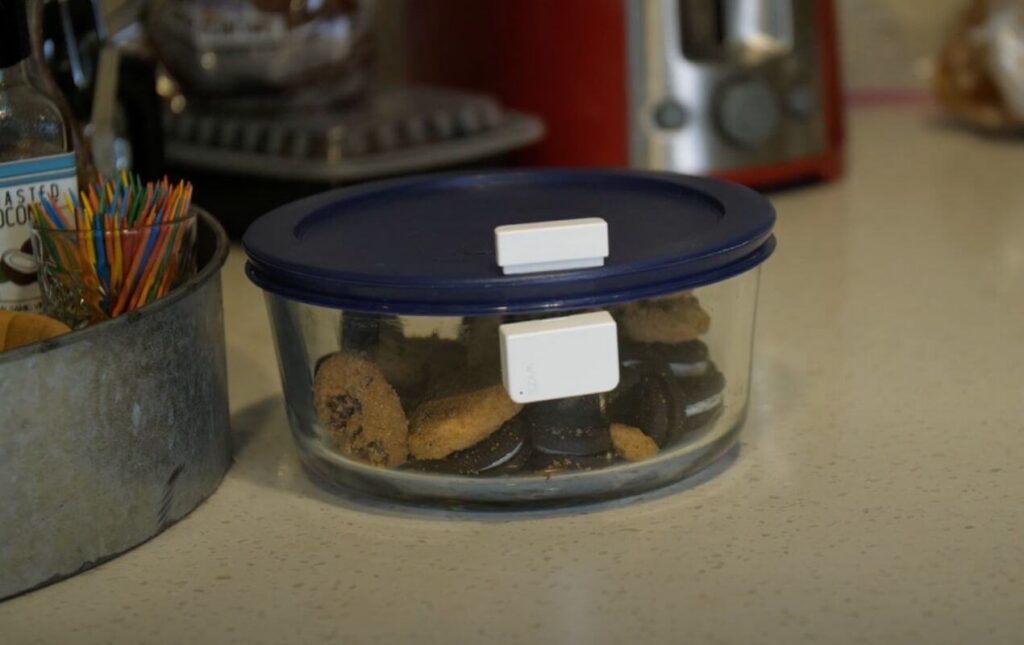 cookie jar with contact sensor
