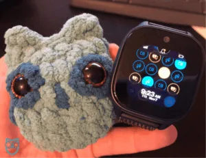 Verizon Gizmo Watch 3 next to SafeWise mascot