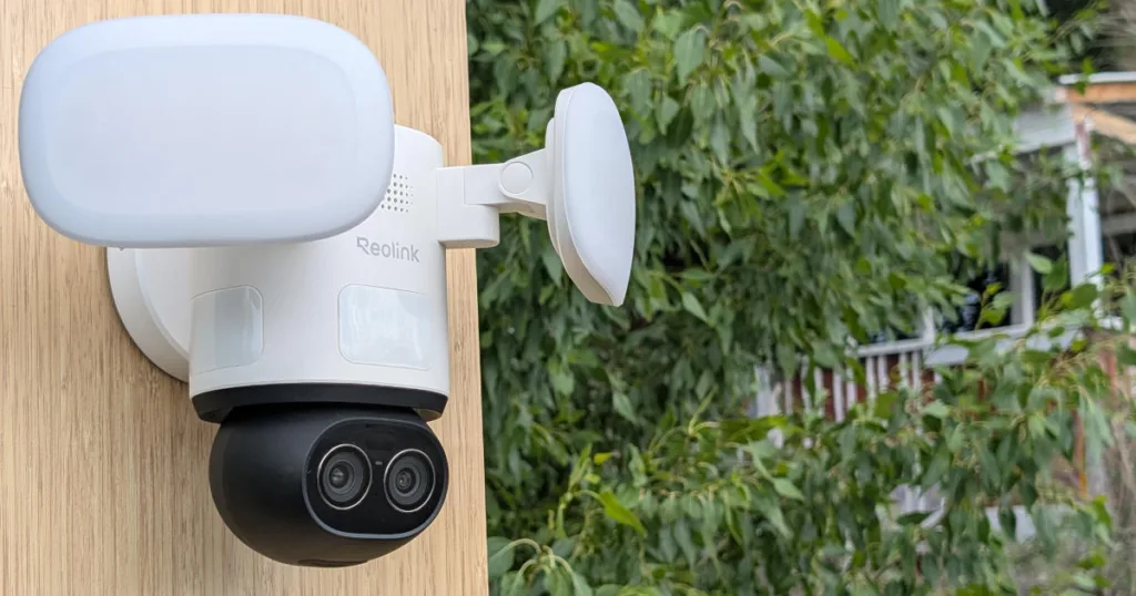 reolink trackflex floodlight wifi security camera