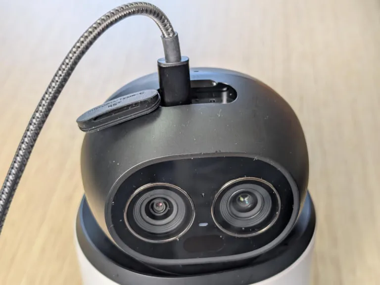 reolink trackflex floodlight wifi security camera usb setup on desk